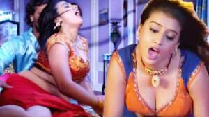 Akshara Singh Hot Video: नीली साड़ी में अक्षरा ने लूटी महफिल, खेसारी भी खुद को रोक ना सके